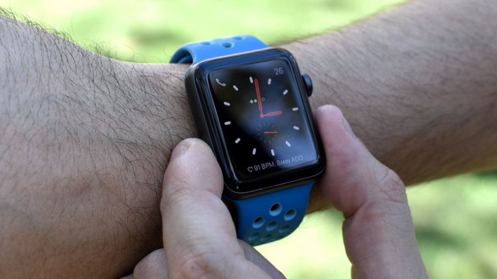 Apple Watch Series 3 vs.Fitbit Versa 2: caractéristiques