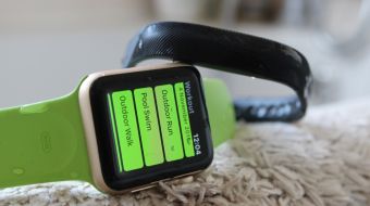 Nadar con Apple Watch Series 2 y Fitbit Flex 2